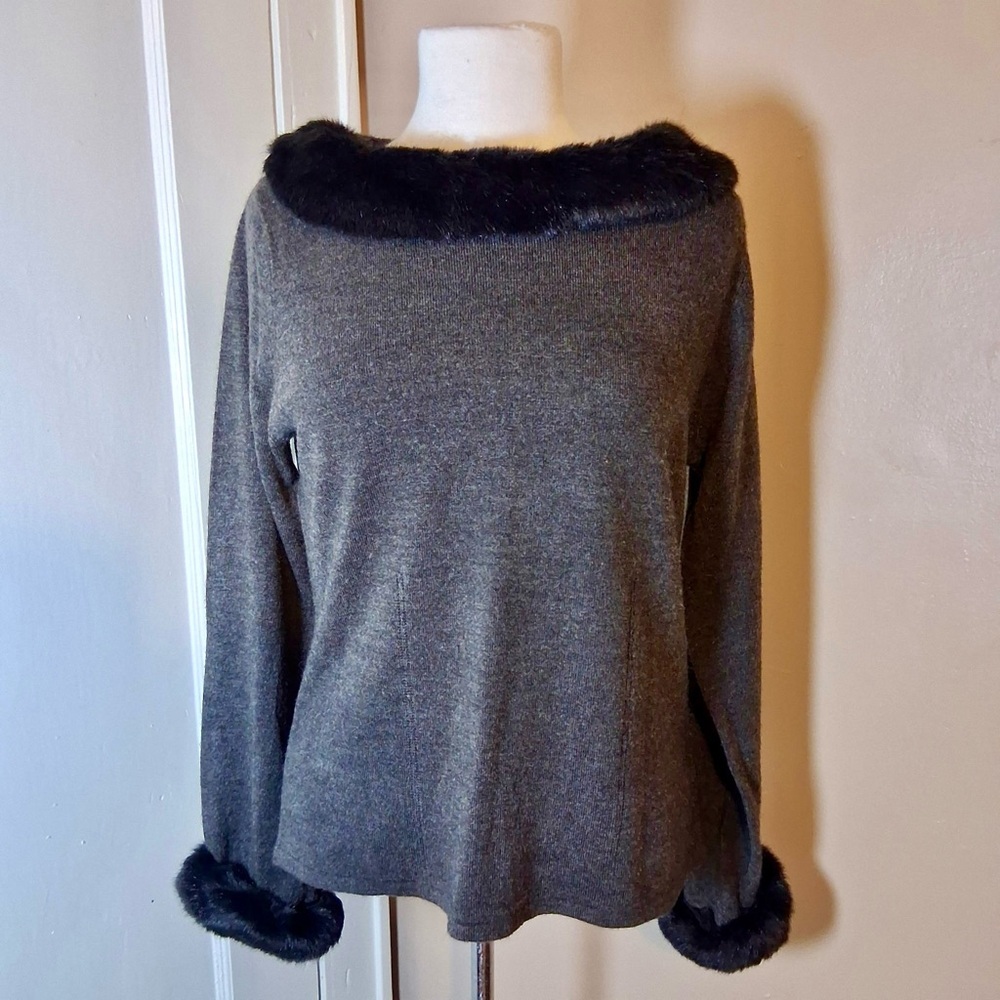 Black Faux Fur Trim Gray Sweater -Size M -ST05